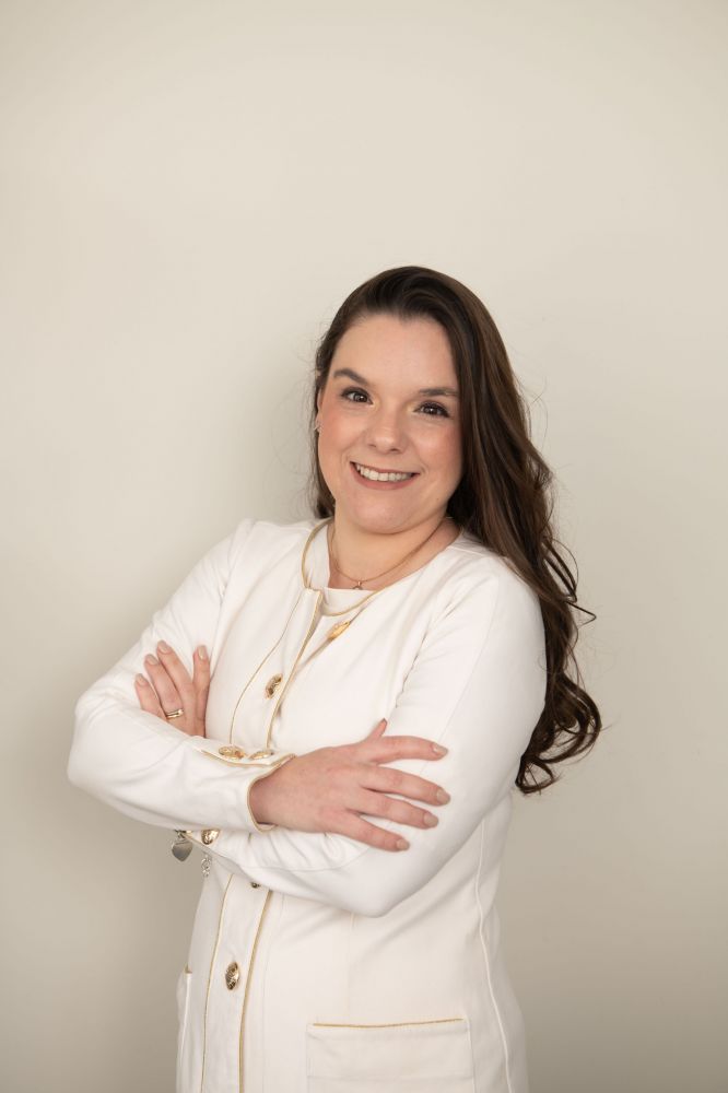 Dra. Mônica de Abreu Vasconcelos Barata — Médica Dermatologista